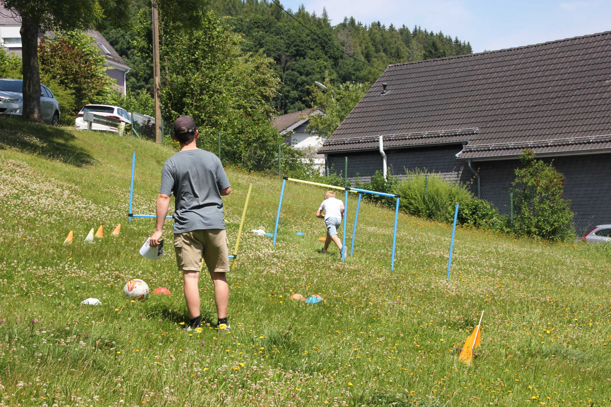 Emmausweg durch den Wald