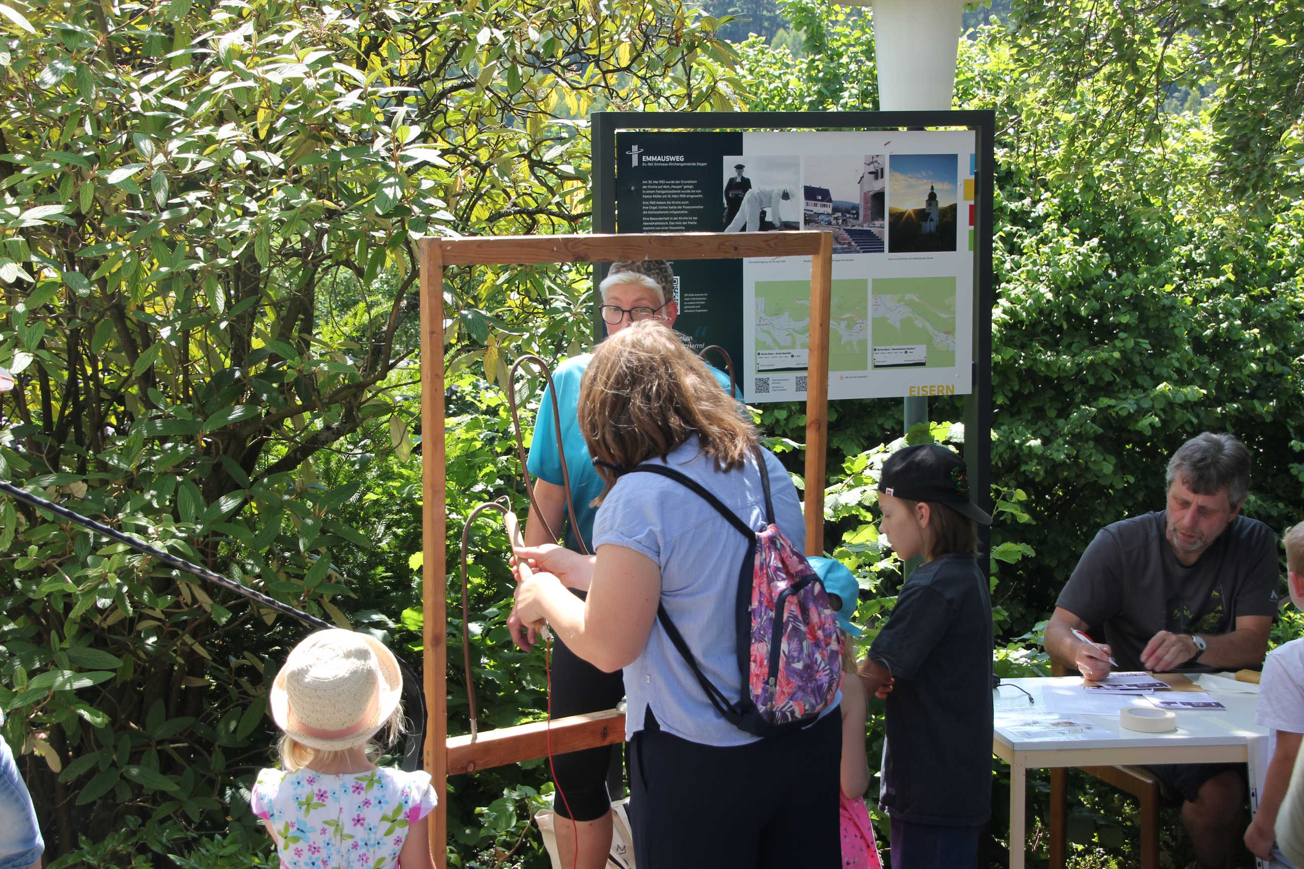 Emmausweg durch den Wald