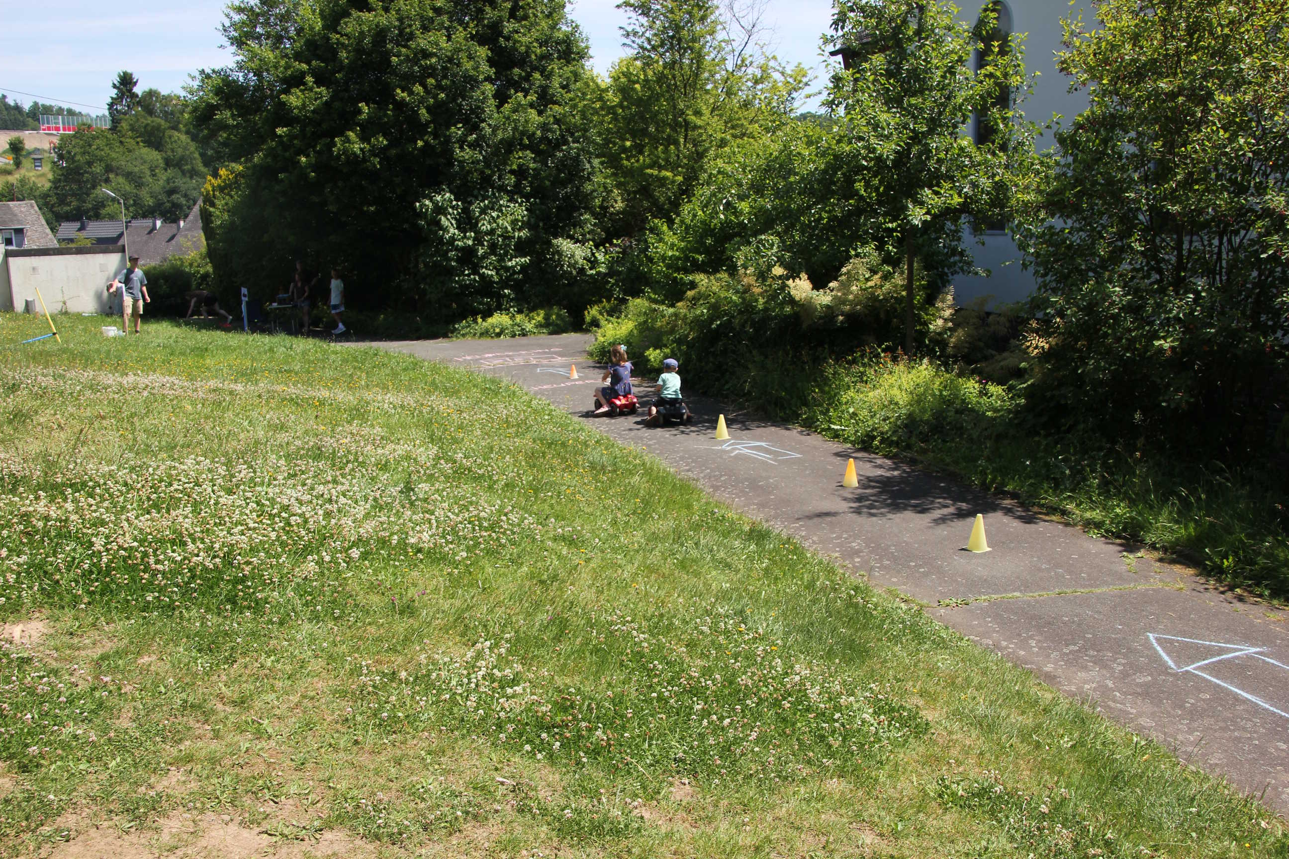 Emmausweg durch den Wald